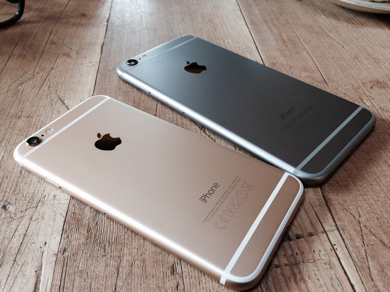 科技与市场的盛宴，苹果iPhone 4上市时间及价格回顾
