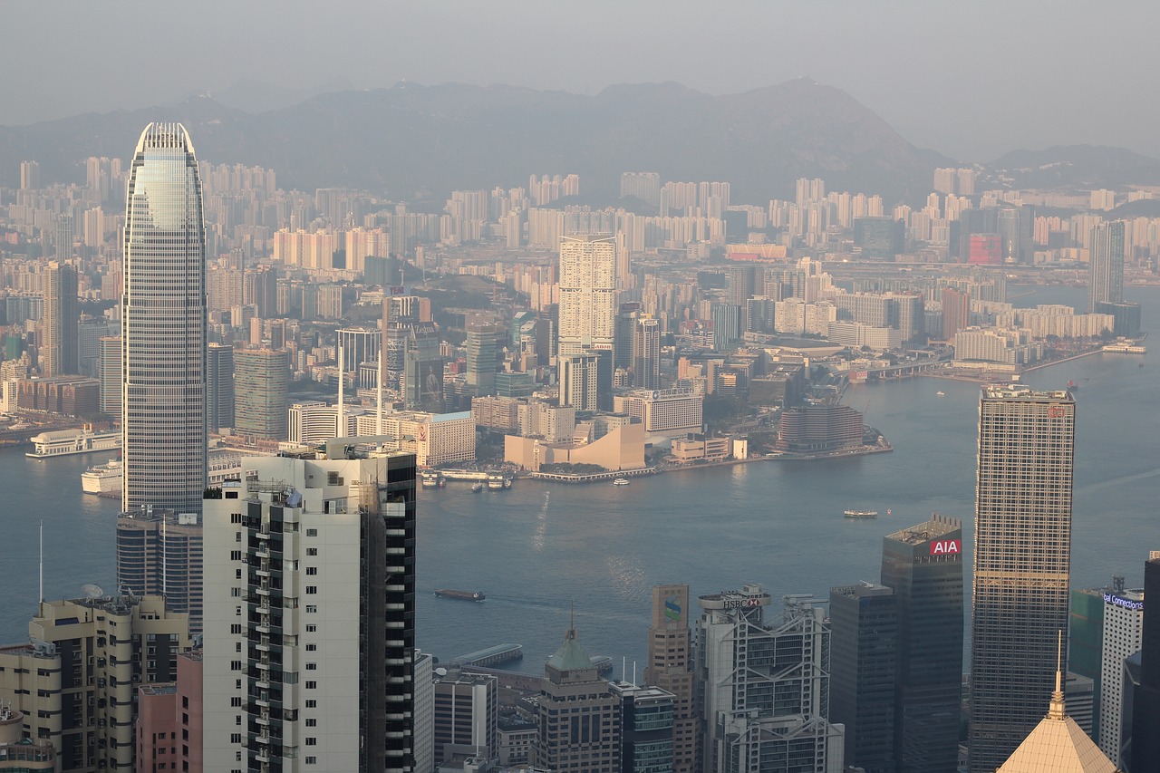 中国繁荣海洋经济引擎，最新十大港口排行榜揭秘