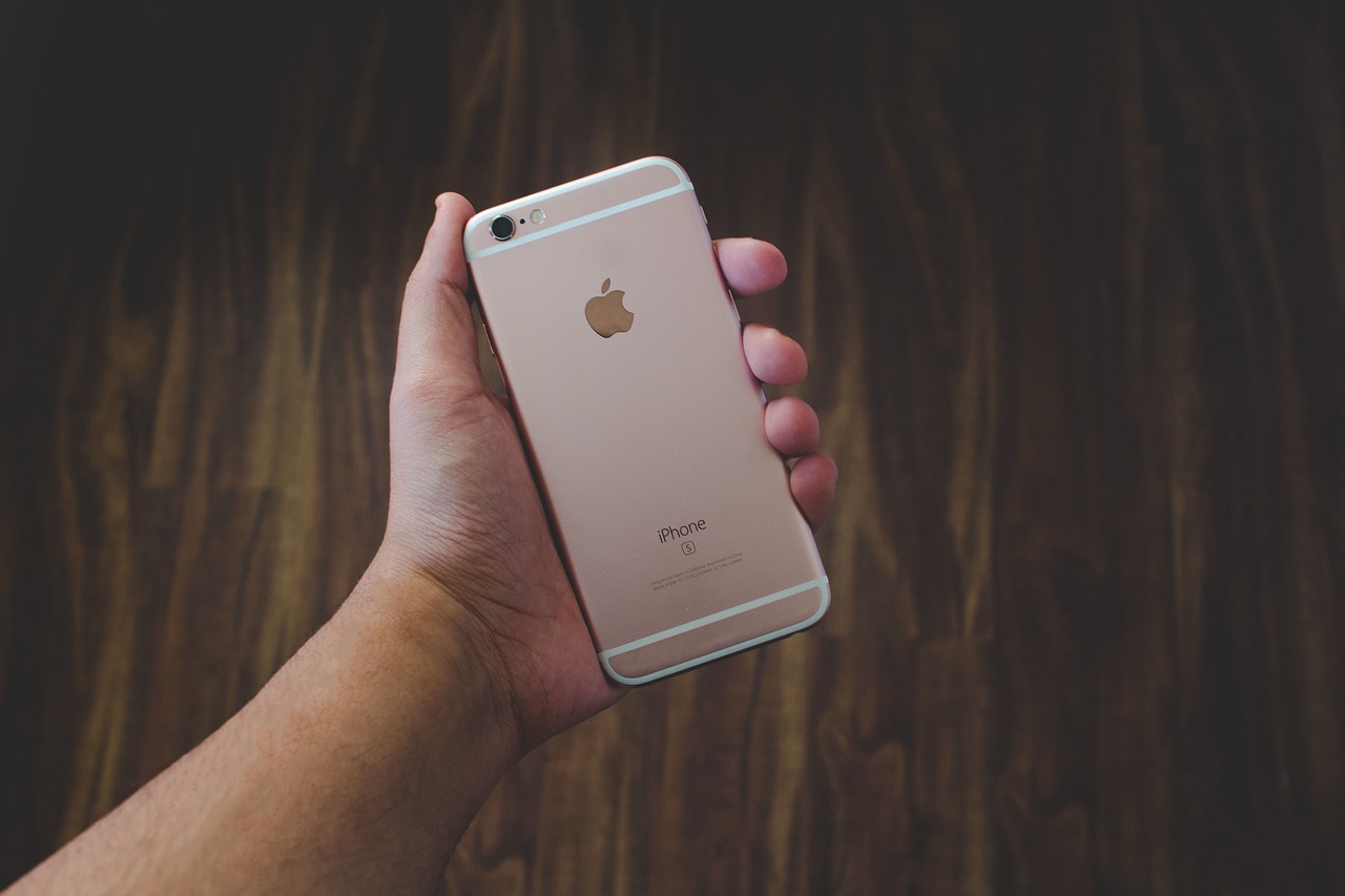 科技与创新的巅峰之作，iPhone 8提前上市亮相