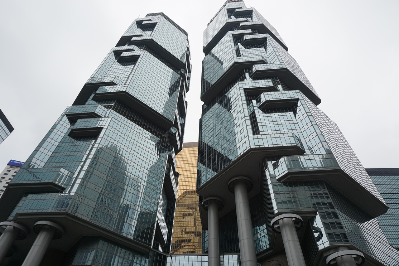 中国上市快递公司的现状与未来展望，探究各大快递公司上市之路与前景