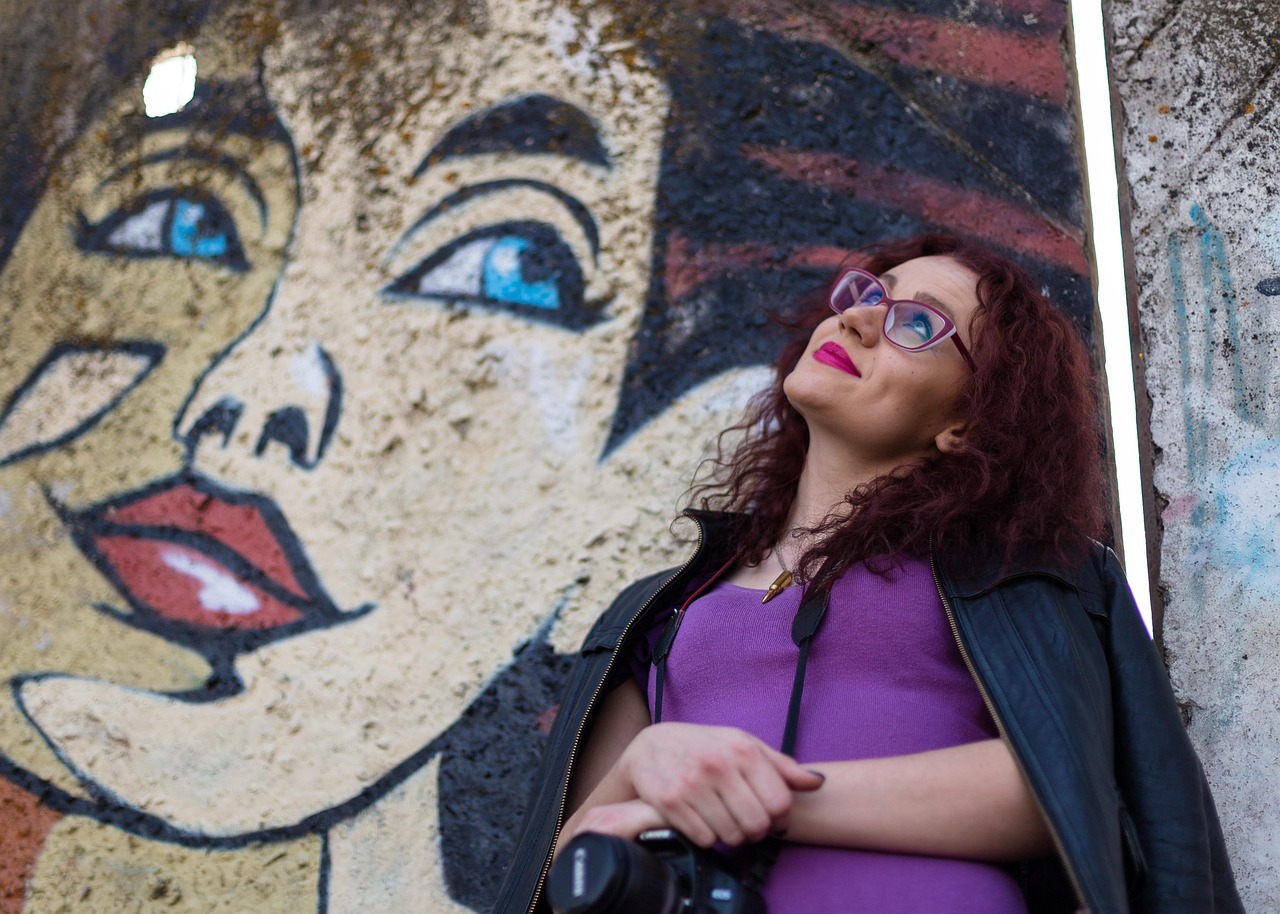 情感与艺术的交融,伤心动漫女主图片精选